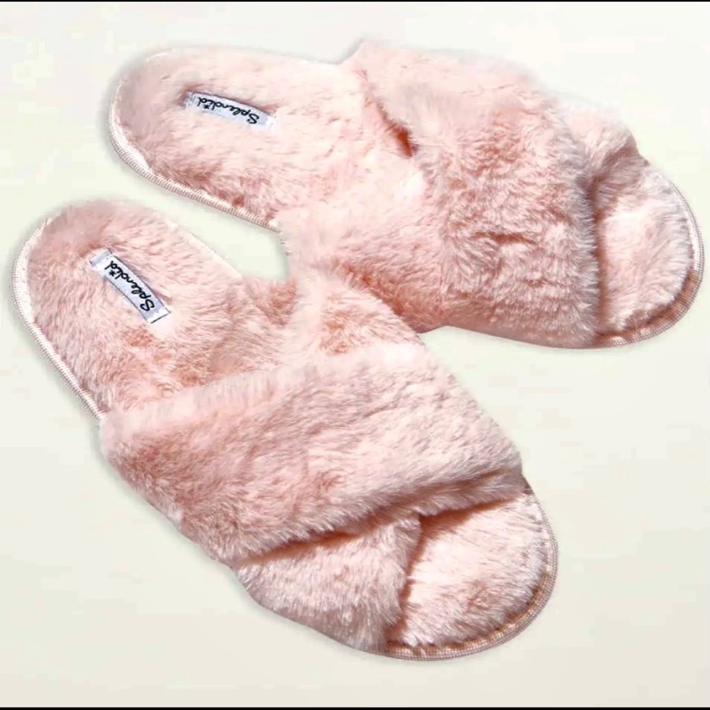 House shoes / slippers